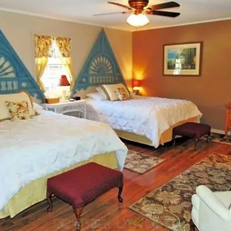 Maple Leaf Cottage Inn