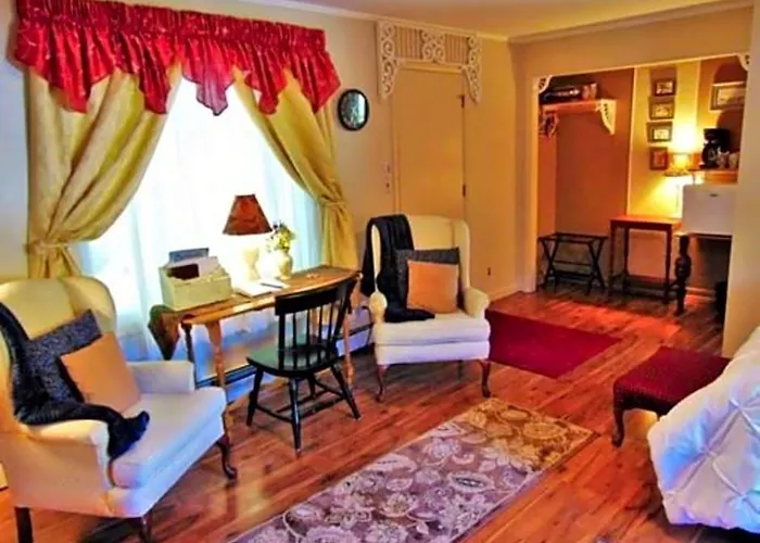 Hotel Maple Leaf